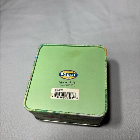 3.5” Authentic Fossil Watch Tin Collectors Item Excellent Preloved Condition - Picture 3 of 6